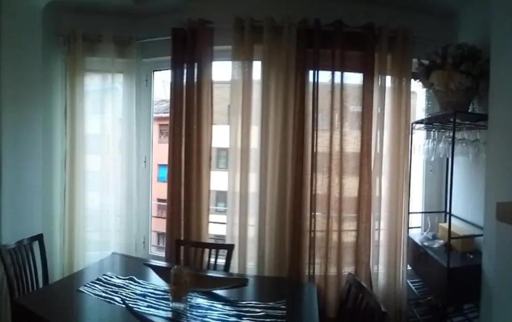 Las Golondrinas Habitacion En Piso Centrico Para Una O Dos Personas Zaragoza Kültér fotó